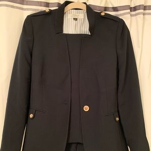 TAHARI navy women’s pant suit